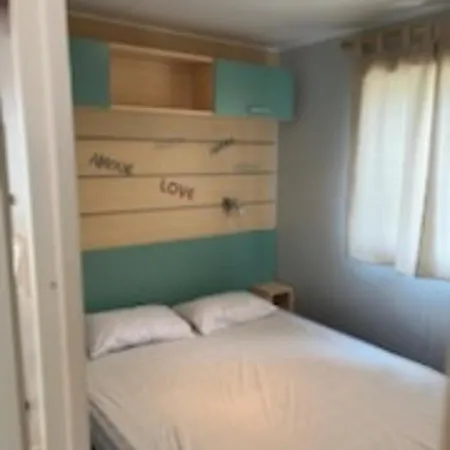 Le Coralys مكان تخييم *