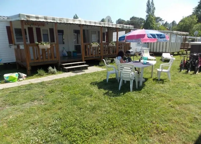 مكان تخييم Le Coralys *